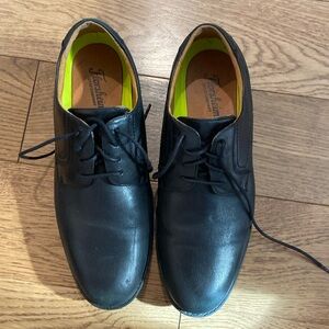 Men’s 9D black leather shoes barely worn